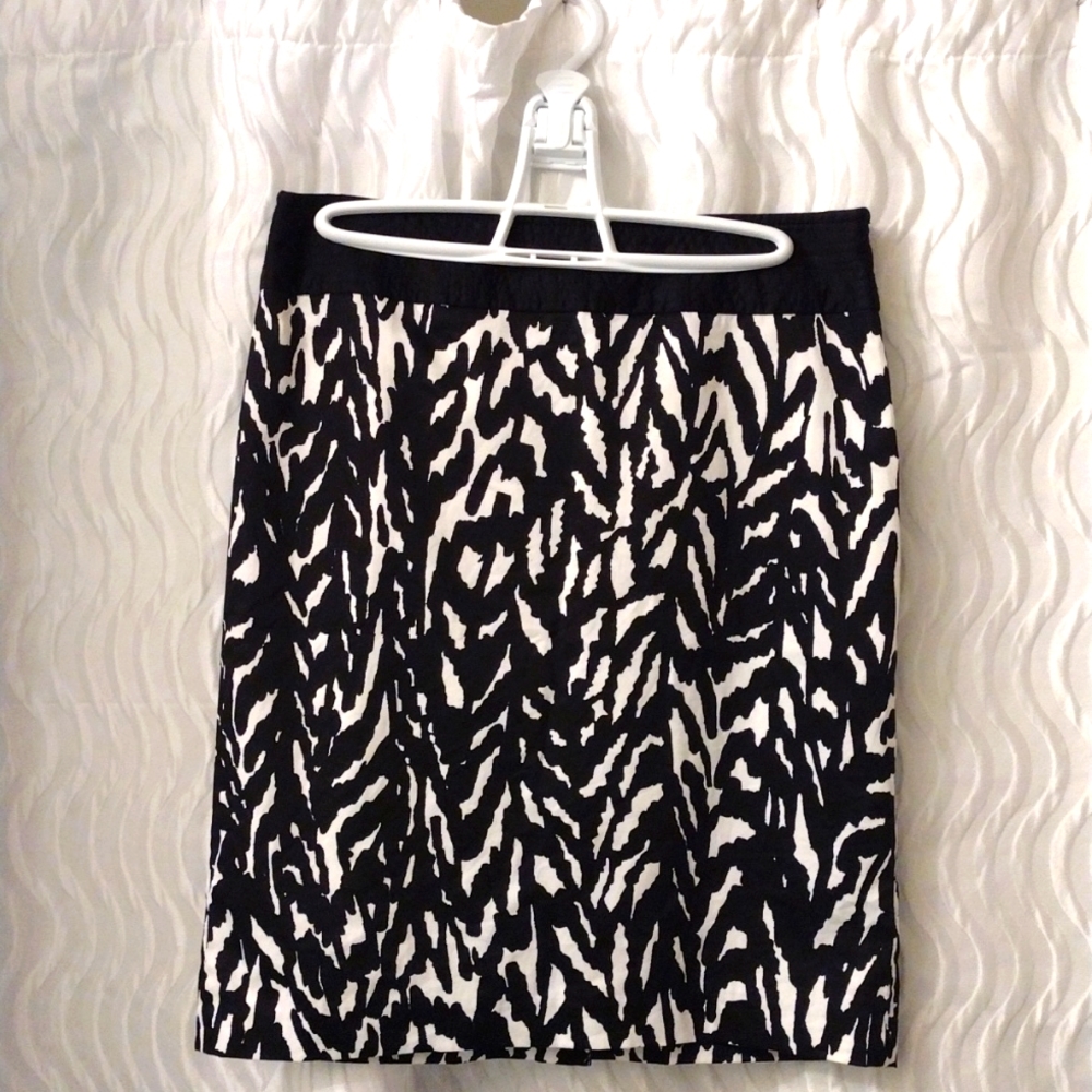 The Limited SZ4 Zebra like Animal Print Pencil Skirt Career Women's Casual Work